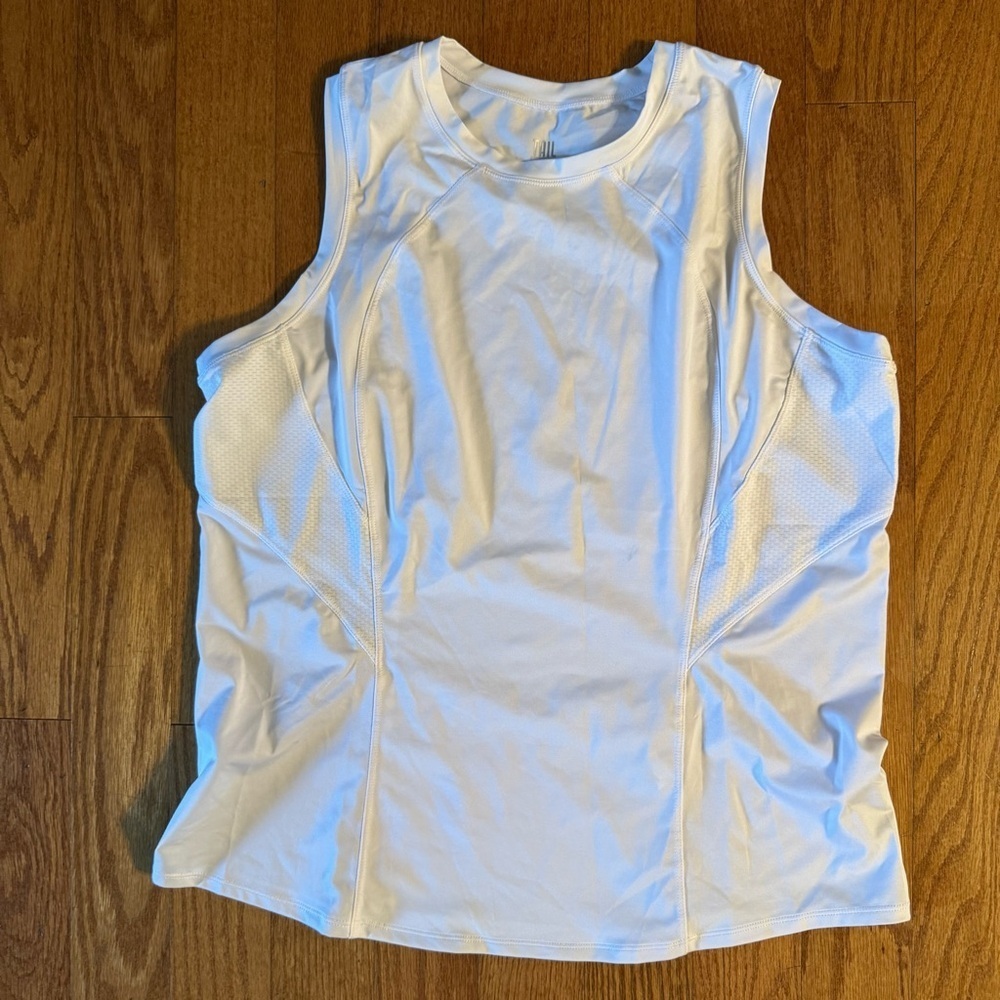 Tail White Active Top Women’s Size XL